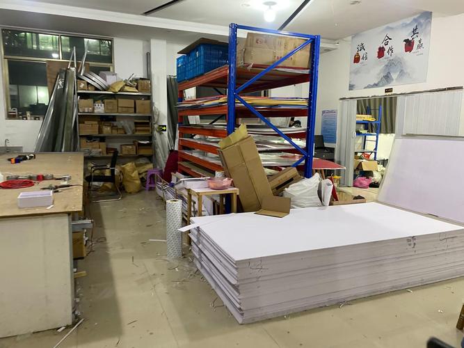 耳环饰品源头工厂展厅 一键扫码，直达合作